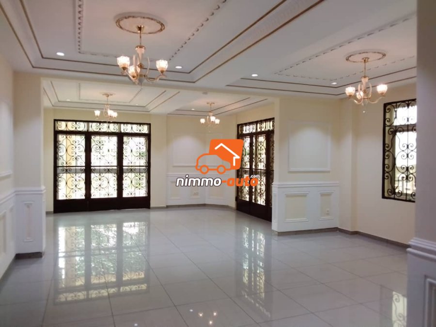 Appartement  neuf ultra moderne 3 chambres à louer à BASTOS