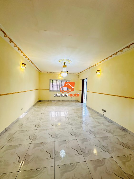 VILLA BON STANDING  POUR HABITATION OU BUREAU A LOUER NSIMEYONG