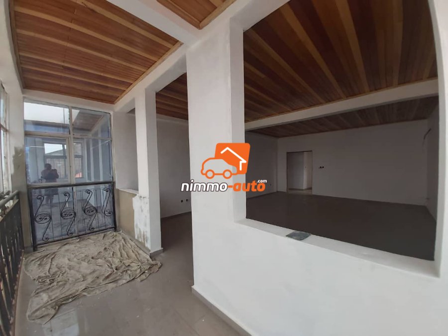 Très Grand Bureaux Très Haut Standing à Biyem-Assi en Route