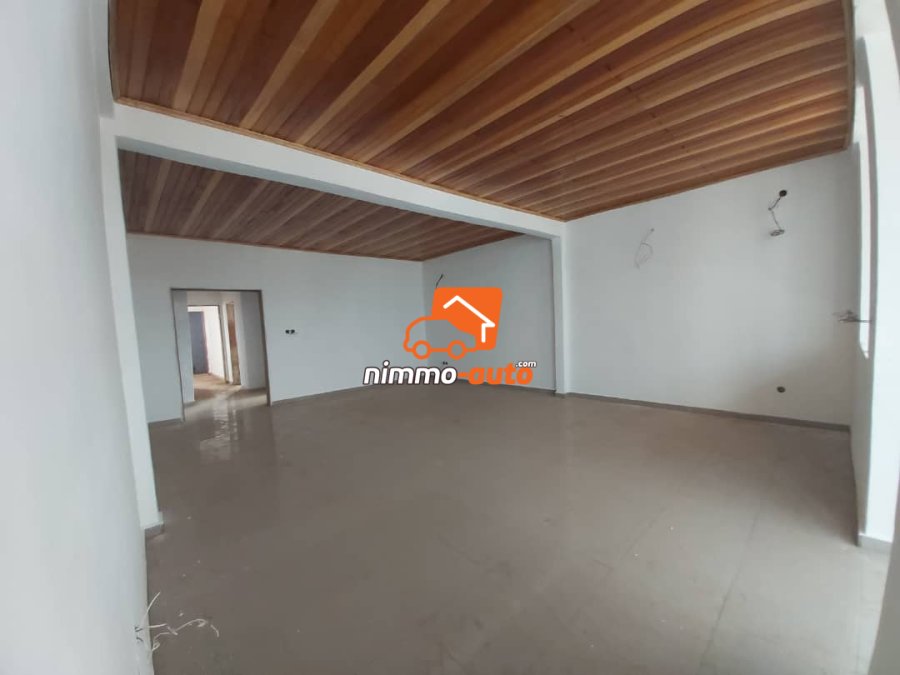 Très Grand Bureaux Très Haut Standing à Biyem-Assi en Route