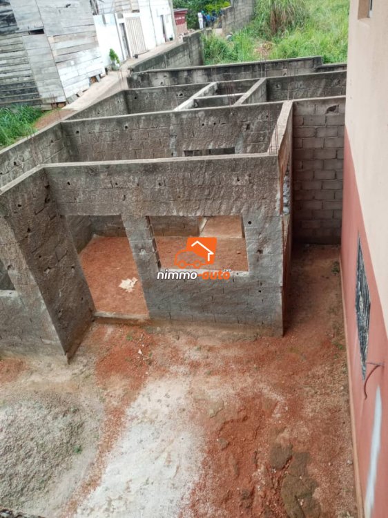 Duplex à vendre au quartier Emana