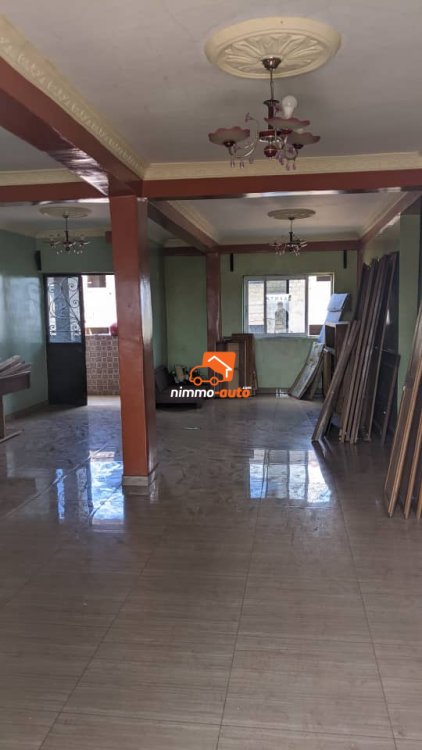 vaste appartement  de 3 chambres à louer à ngousso