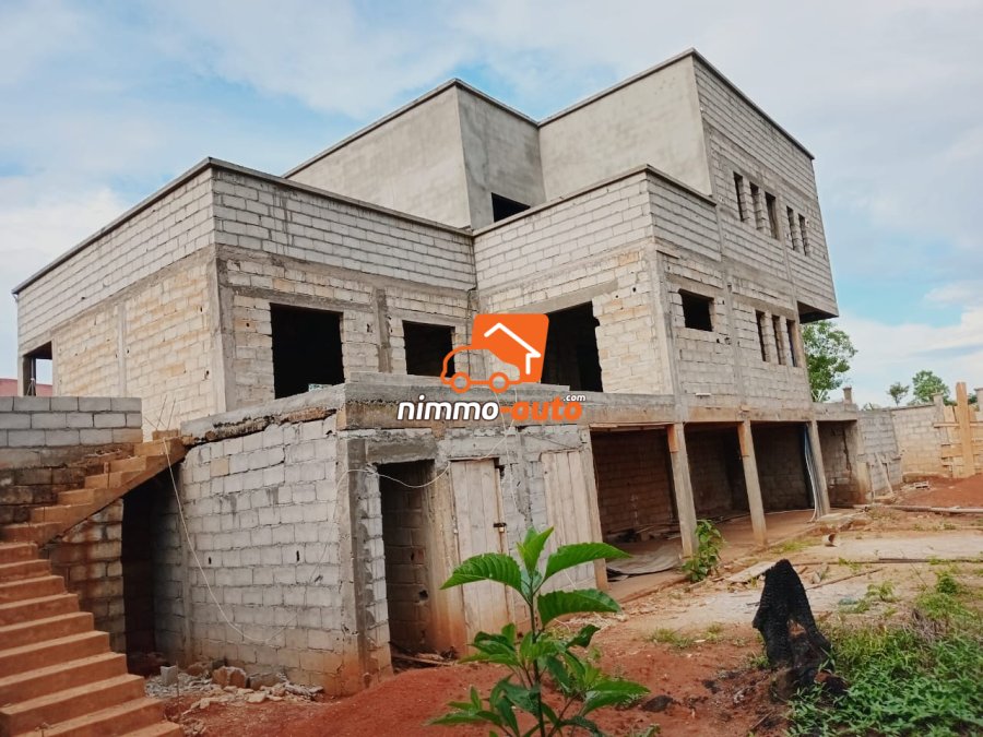 duplex en construction à vendre au quartier Mfou