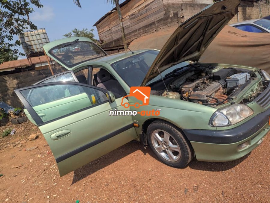 Toyota Avensis modèle Lifback