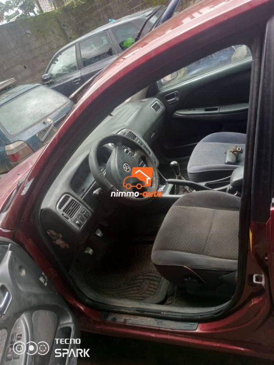 toyota avensis essence  à vendre