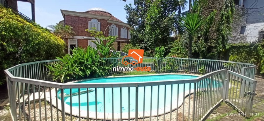 residence construite en brique de terre à vendre à bonamoussadi