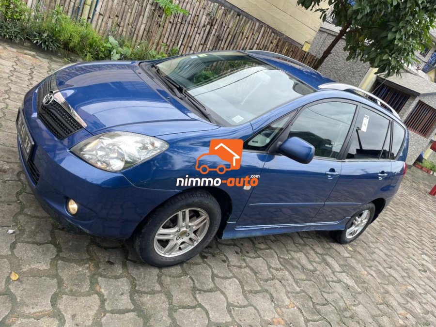 TOYOTA COROLLA VERSO