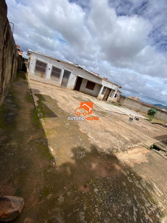 villa à louer à tsinga en  bordure de route