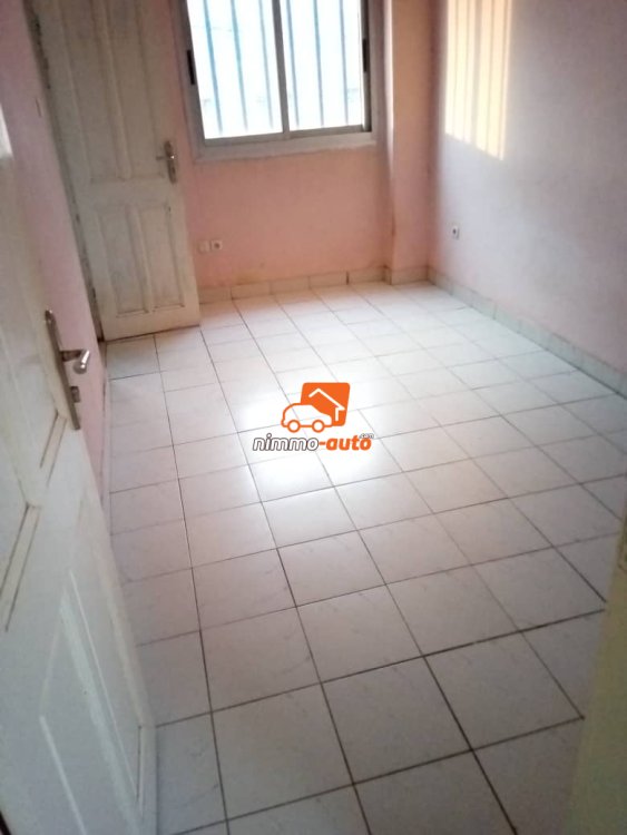 Appartement à louer à Biyemassi