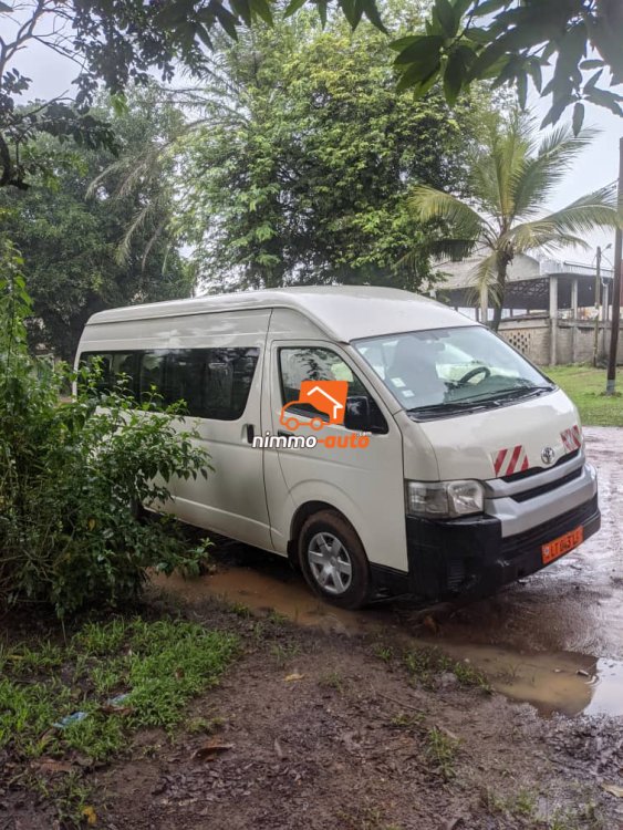 Magnifique hiace à louer dans la ville de Douala et en dehors
