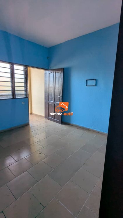 vaste studio à louer à obobogo