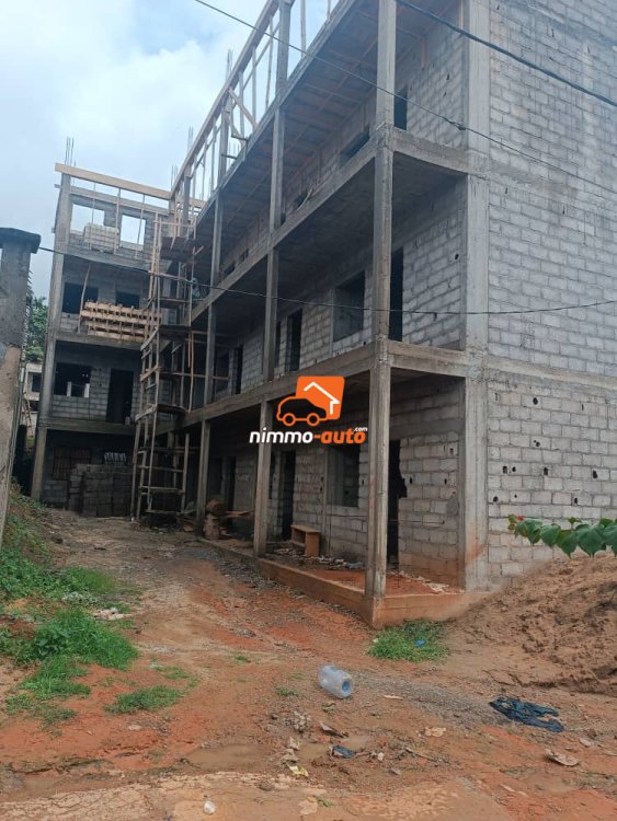 immeuble inachevé à vendre à biyemassi