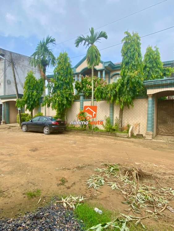 magnifique maison à vendre à bonamoussadi