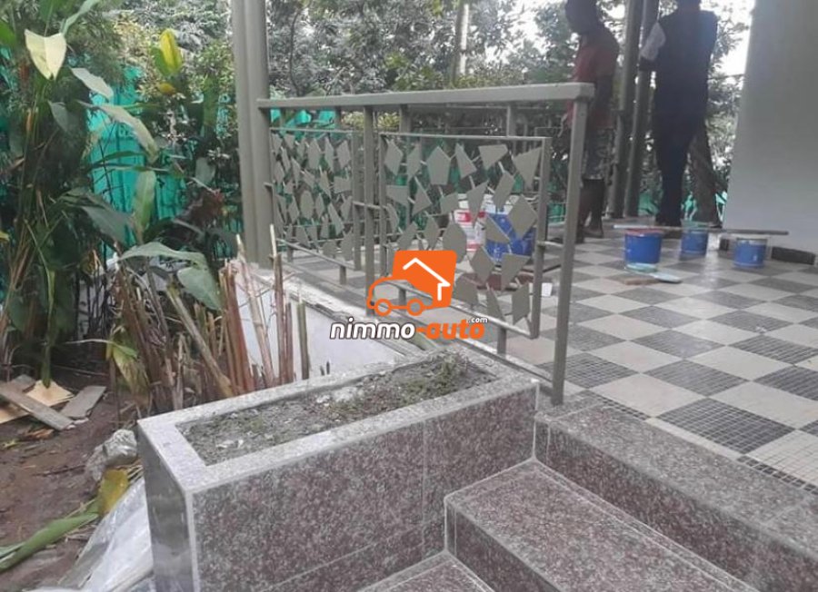 Vaste duplex à vendre au quartier Bastos