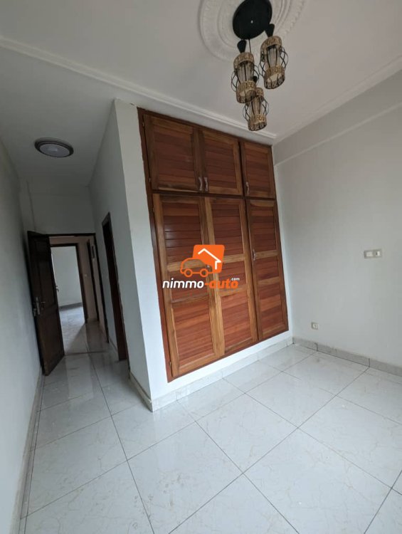 appartement 2 chambres situé nsymeyong