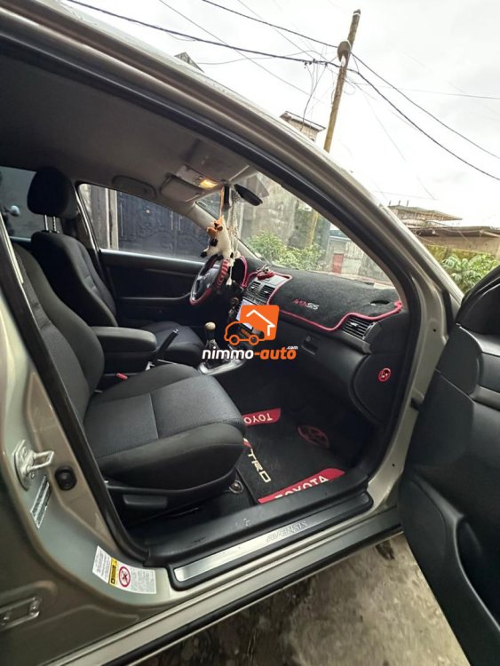 toyota avensis tête de cochon à vendre