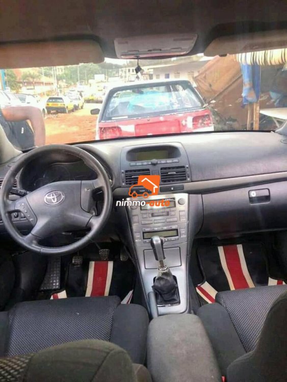 Toyota avensis tête de cochon