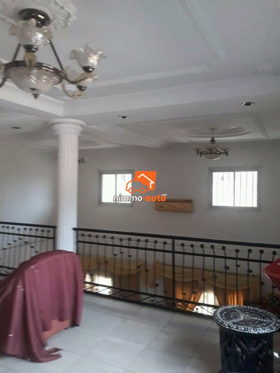 Duplex à vendre au quartier Ngousso