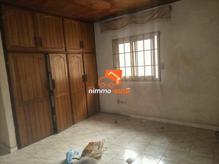 Appartement hyper spacieux et semi individuel a louer au rond point express