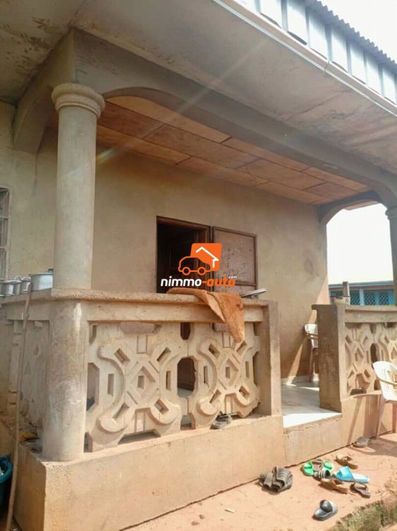 Maison a vendre à nkoabang au niveau de bocom