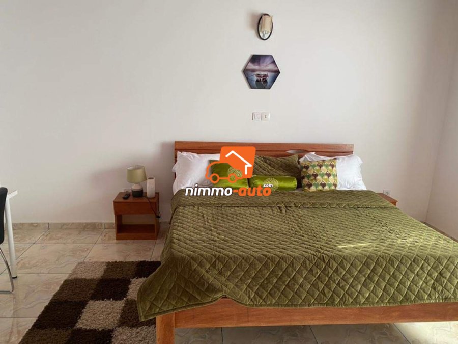 Duplex meublé haut standing à louer à 40 mètres de la plage