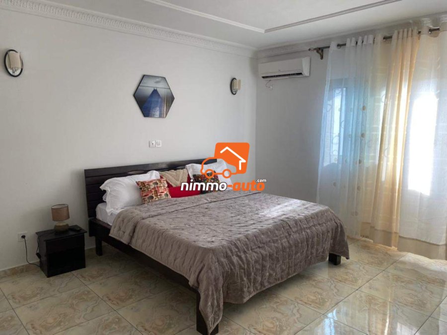 Duplex meublé haut standing à louer à 40 mètres de la plage