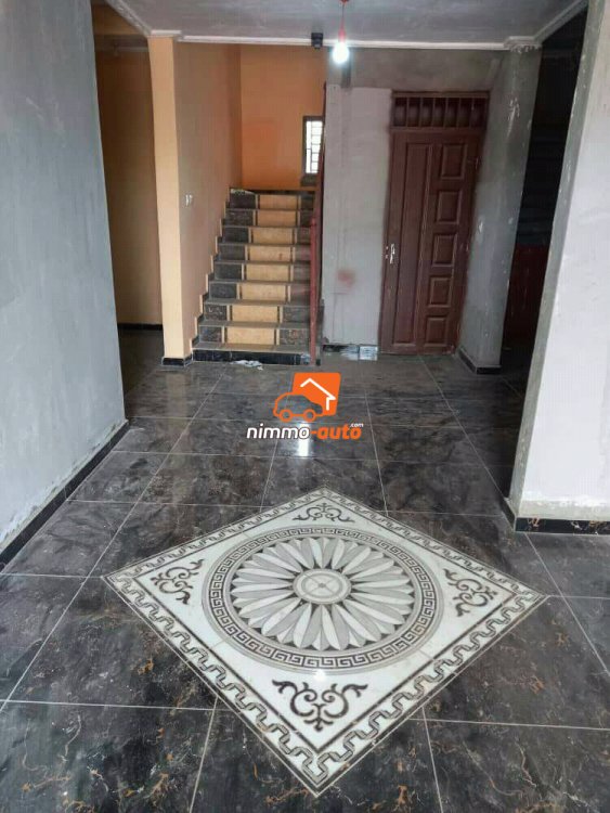 Appartement moderne nouvellement construit a ekoumdoum
