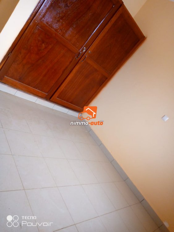 Appartement a louer a carrefour kameni