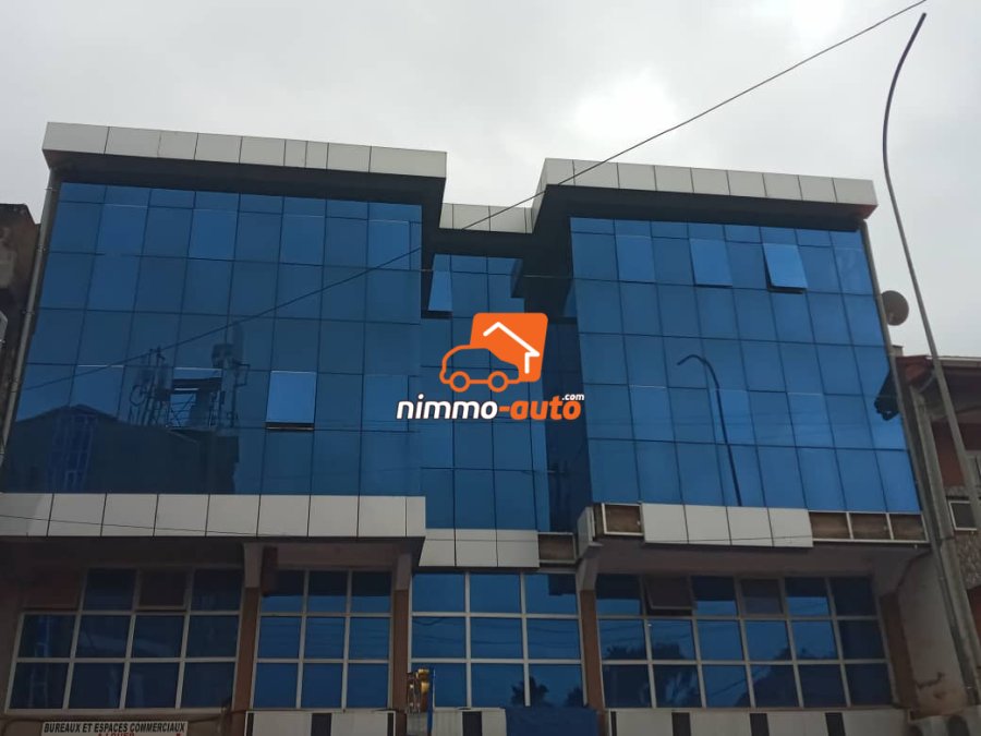 Très Grand Bureaux Très Haut Standing à Biyem-Assi en Route