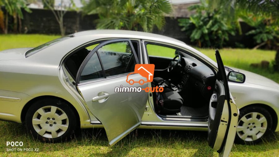 Avensis à louer à Douala