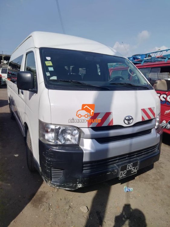 Hiace climatise 19 places à louer à Douala