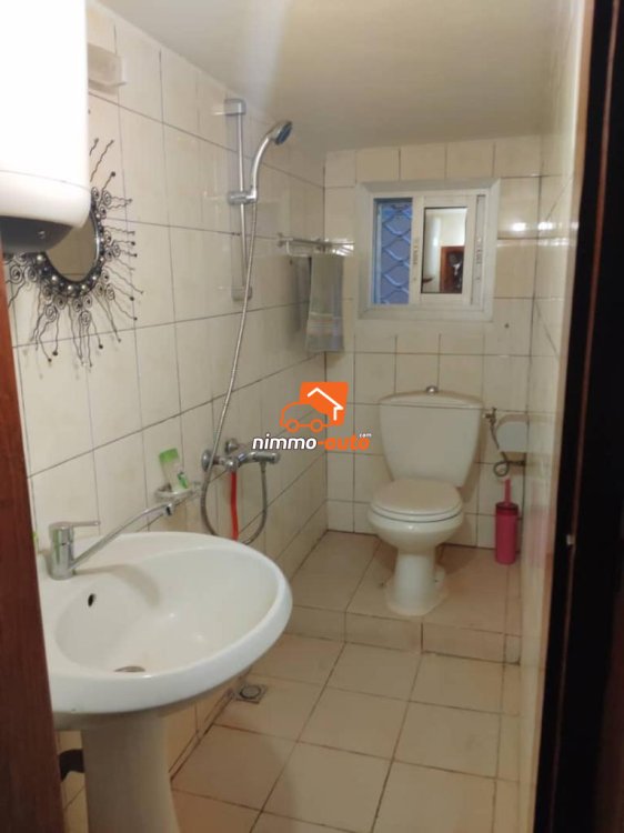 Studio le à louer à Nkomo