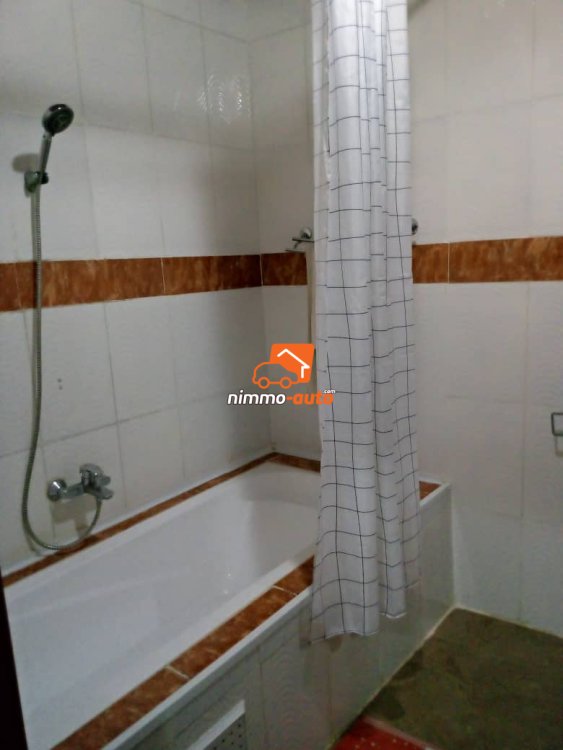 Vaste appartement meublé à Bastos Golf