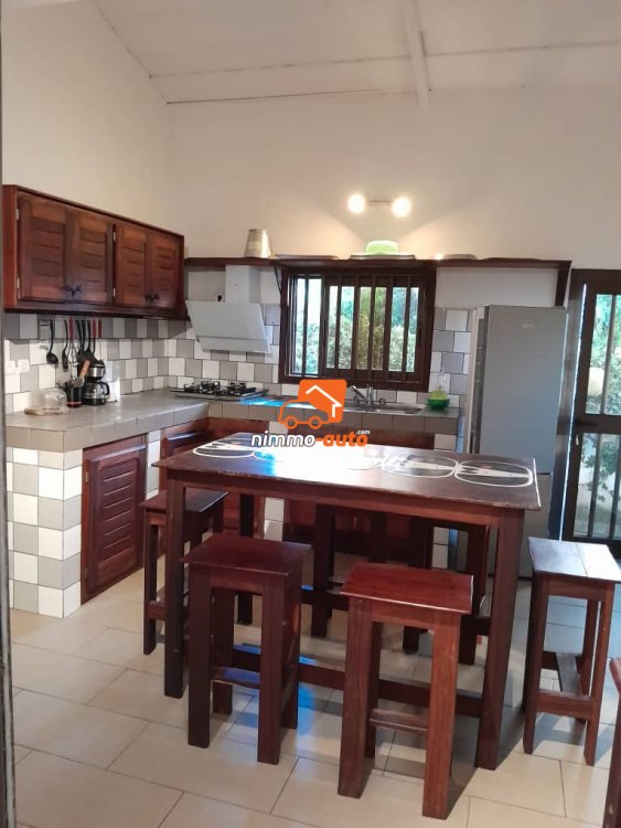 Joli studio meublé avec piscine et accès à la plage à louer à Kribi Ebome