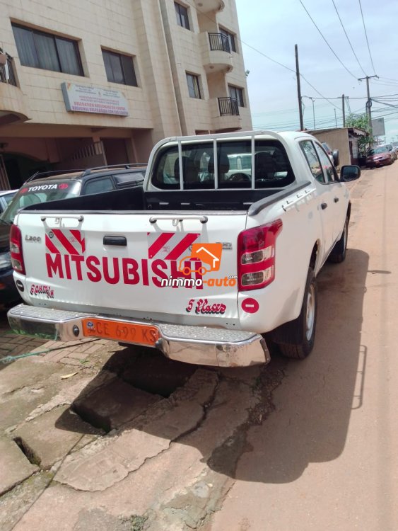 Pick-up Mitsubishi à louer