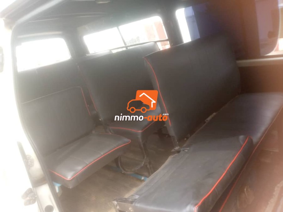 Hiace climatisée 19places à louer à Douala