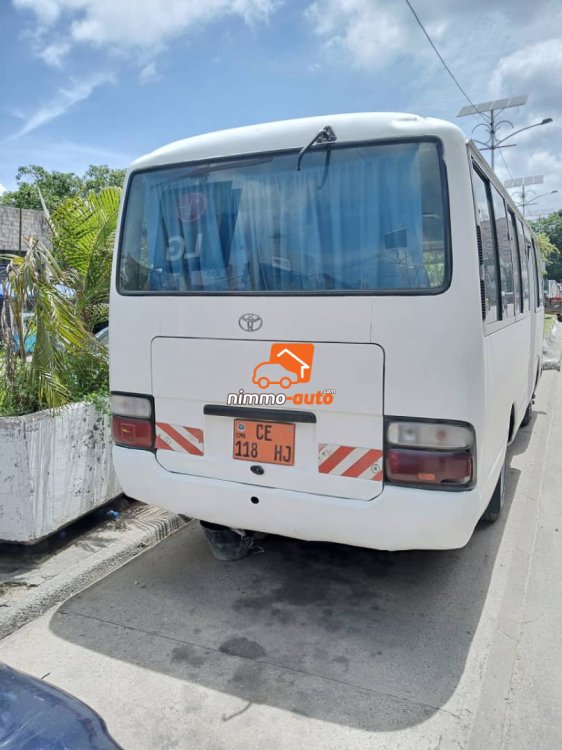 Coaster climatisé 30 places à louer à Douala
