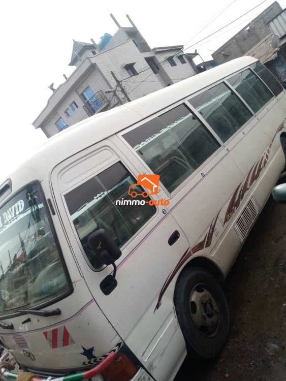 Coaster non climatisé de 30places à louer à Douala