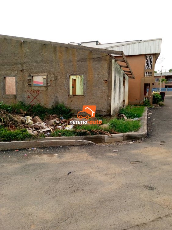 Terrain titré à vendre à omnisports