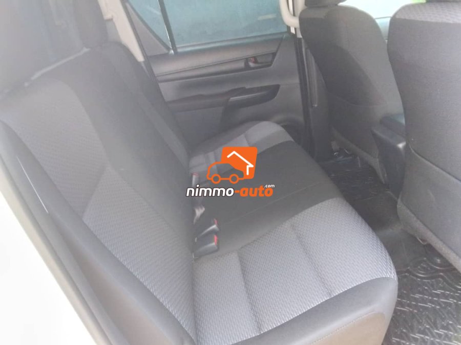 Toyota Hilux en très bon état et bon prix à louer