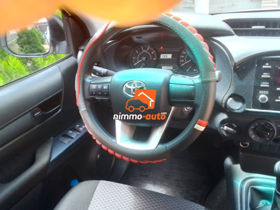 Toyota Hilux en très bon état et bon prix à louer