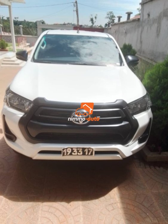 Toyota Hilux en très bon état et bon prix à louer