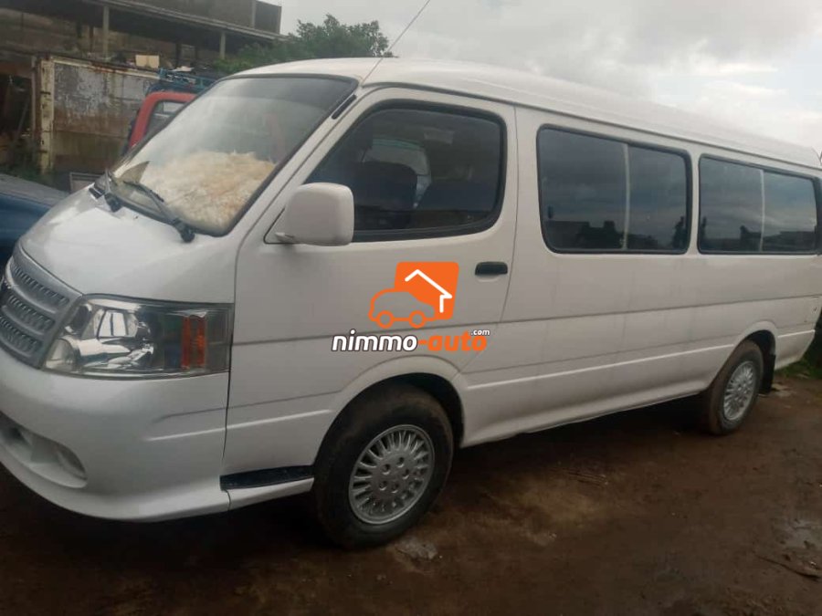 Hiace climatisée 15 places à louer