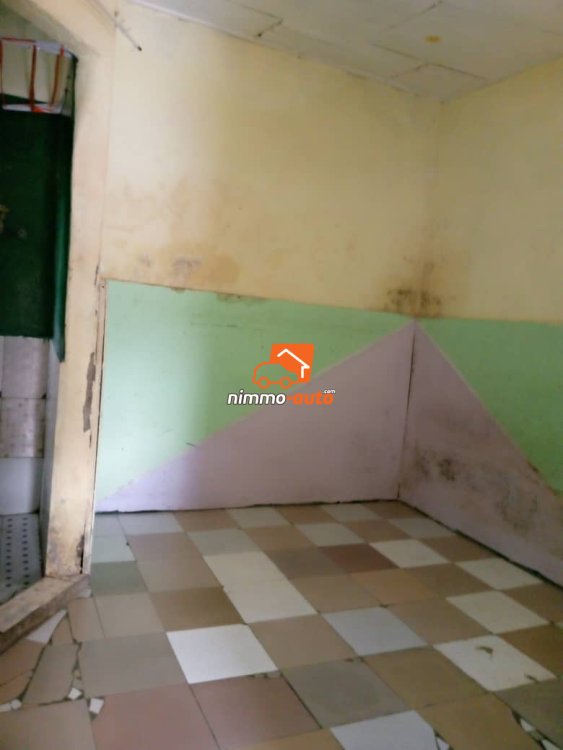 Studio à louer à Obili carrefour Kameni