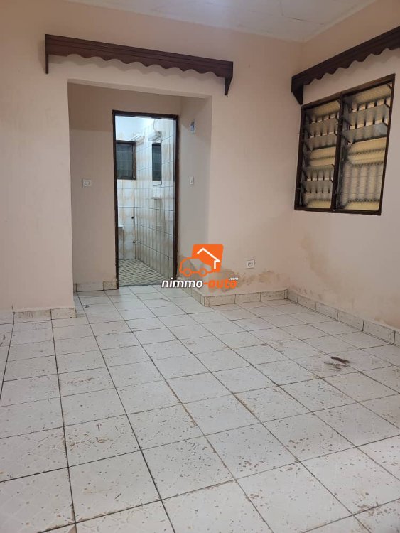 Incroyable appartement à louer à Nsimeyong terre rouge