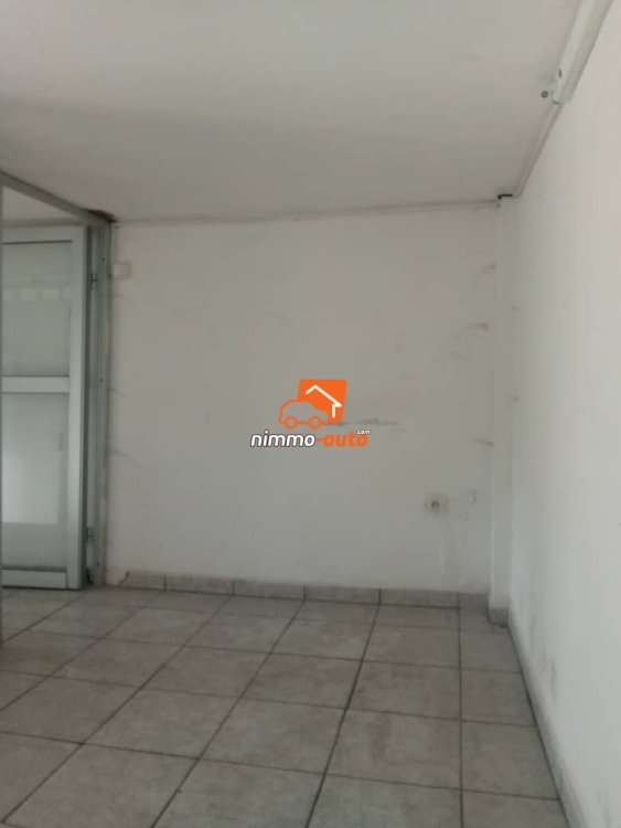 Bureau à louer à 200m des feux rouges Bessengué