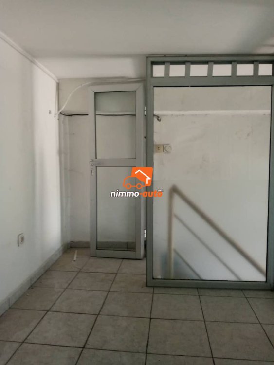 Bureau à louer à 200m des feux rouges Bessengué