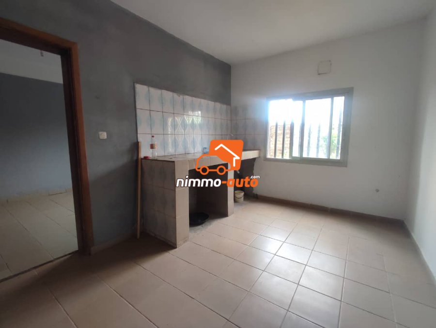 Spacieux appartement moderne à louer à Ekoumdoum