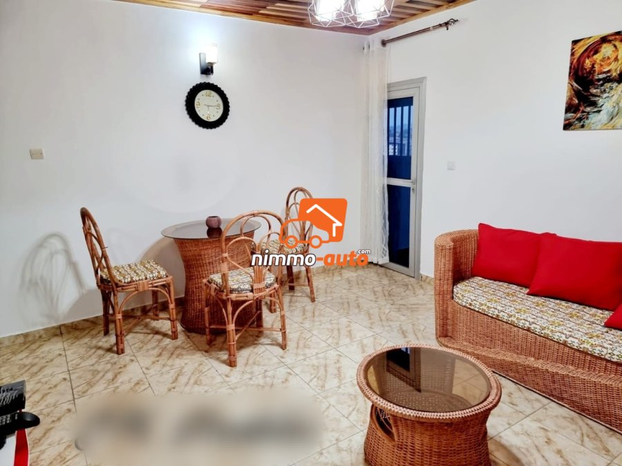 Studio meublé à louer à Ydé Biyem assi