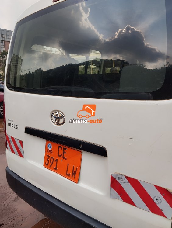 Hiace climatisée 19 places à louer à Yaoundé